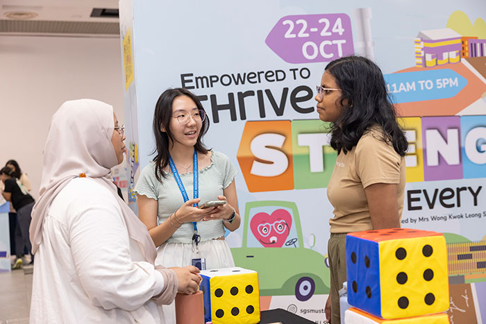 Peer Helpers Shazrah Binte Mohammad Hannan (Year 2, SOSS) [left] and Srivarshini Karunanithi (Year 3, LKCSB) [right] share their experiences supporting fellow students.
