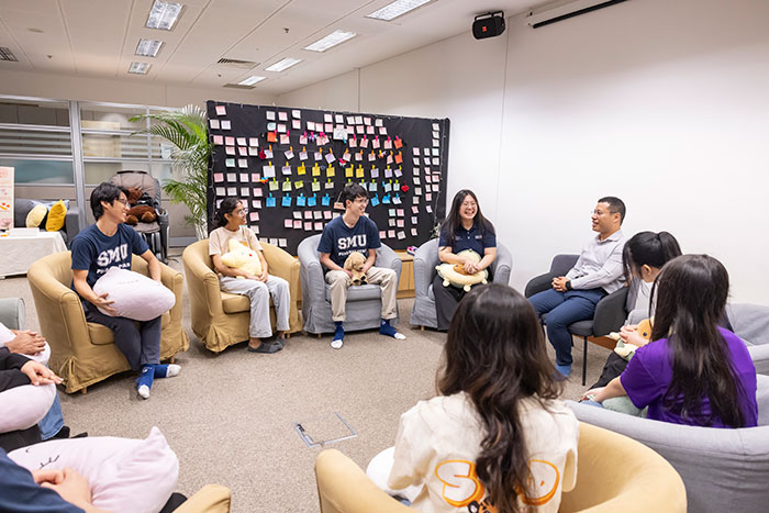 Minister for Education and Minister-in-Charge of Social Services Integration Mr Desmond Lee in conversation with SMU student leaders on mental health, help-seeking, and the role of technology in well-being.